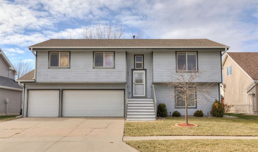 2010 2nd Ave SE, Altoona, IA 50009 - 3 Beds, 2 Bath