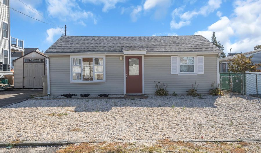 204 Butler Blvd, Bayville, NJ 08721 - 2 Beds, 1 Bath