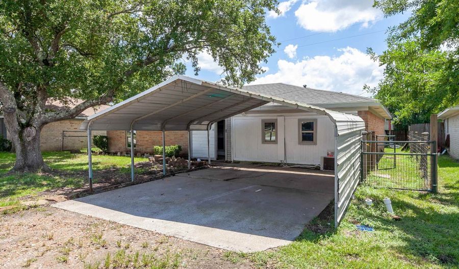 10 Parkland St, Bridge City, TX 77611 - 4 Beds, 2 Bath