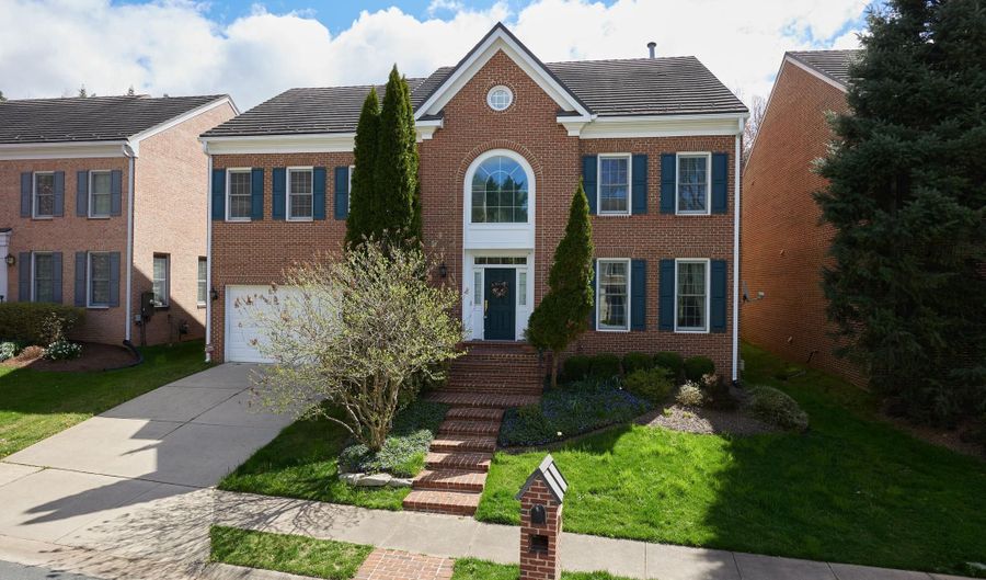 7823 STABLE Way, Potomac, MD 20854 - 4 Beds, 5 Bath