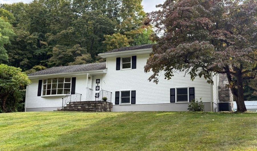 245 Barrett Rd, Alloway, NJ 07462 - 3 Beds, 3 Bath