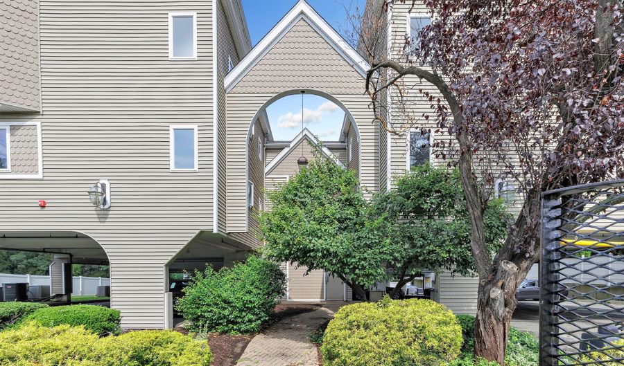 2660 North Ave 232, Bridgeport, CT 06610 - 2 Beds, 2 Bath