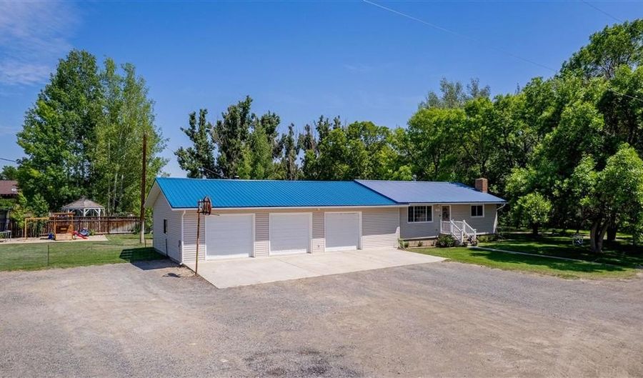 153 E 1st St N, Cowley, WY 82420 - 4 Beds, 1 Bath