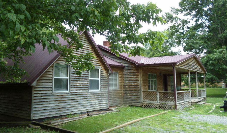 120 Wickham St, Alderson, WV 24910 - 3 Beds, 2 Bath