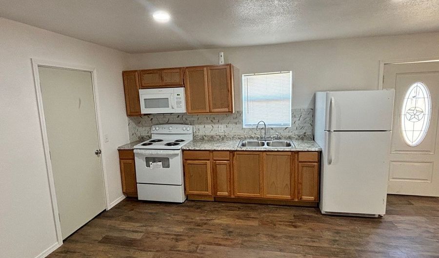 615 NW 8th Pl, Andrews, TX 79714 - 2 Beds, 1 Bath