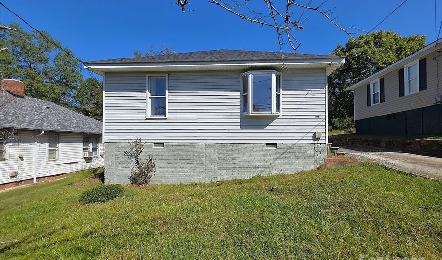 106 Falls Rd, Badin, NC 28009 - 2 Beds, 1 Bath