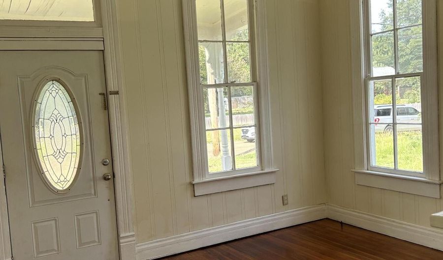 341 W Congress St, Brookhaven, MS 39601 - 3 Beds, 1 Bath