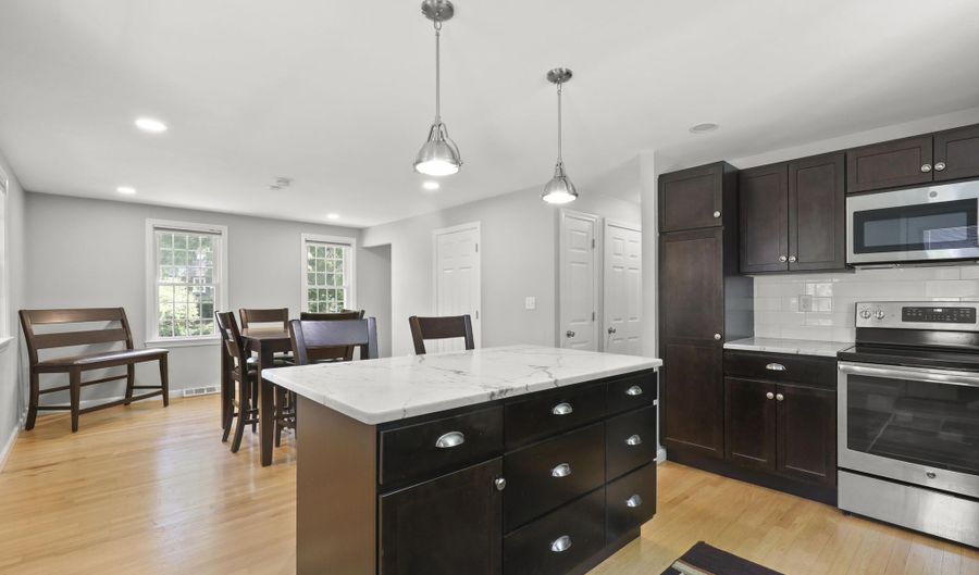 4 Thom Ave, Bourne, MA 02532 - 3 Beds, 2 Bath