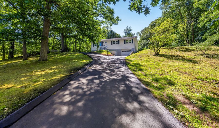 41 Piscitello Dr, Branford, CT 06405 - 3 Beds, 2 Bath