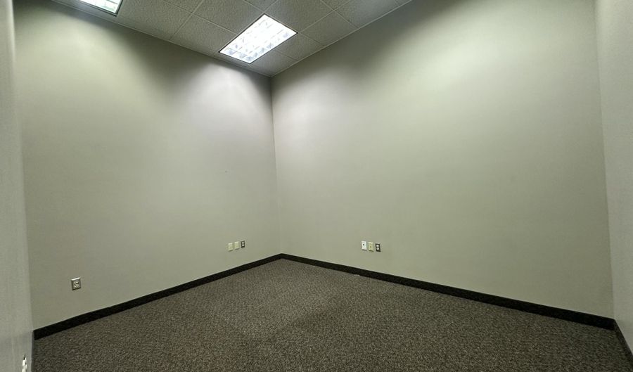 320 S 1st St, Aberdeen, SD 57401 - 0 Beds, 0 Bath