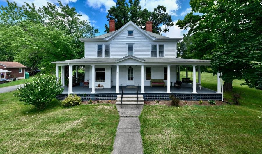 192 Clay St, Alderson, WV 24910 - 5 Beds, 2 Bath