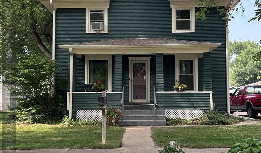 709 N St, Aurora, NE 68818 - 3 Beds, 2 Bath
