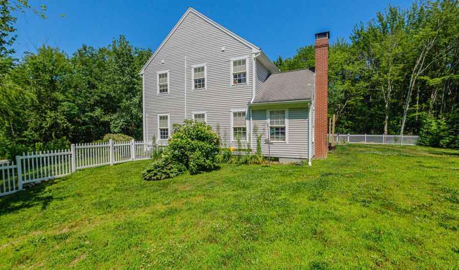 1 Geary Way, Falmouth, ME 04105 - 3 Beds, 3 Bath