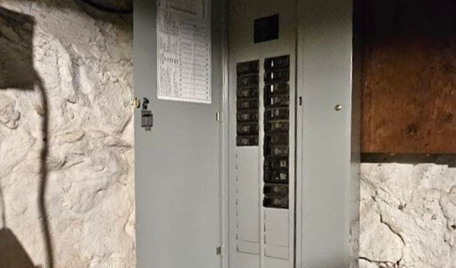 28 Tulip St, Bristol, CT 06010 - 2 Beds, 2 Bath