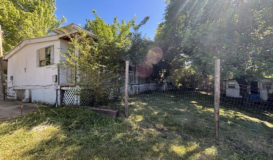 1604 Lamar St, Athens, TN 37303 - 2 Beds, 2 Bath