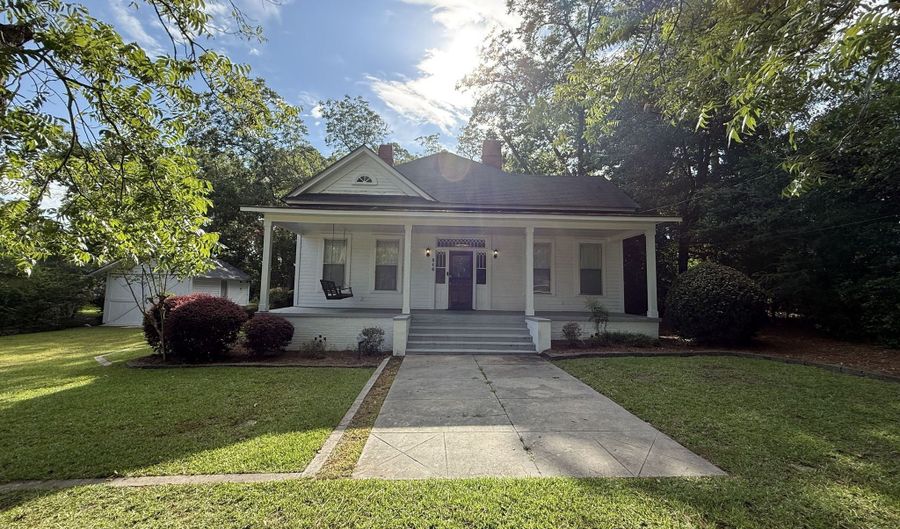 646 McLendon St, Ashburn, GA 31714 - 3 Beds, 2 Bath