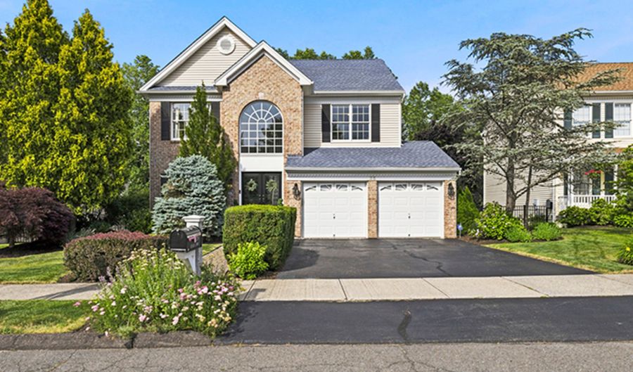 35 Lilac Ln, Danbury, CT 06810 - 3 Beds, 3 Bath