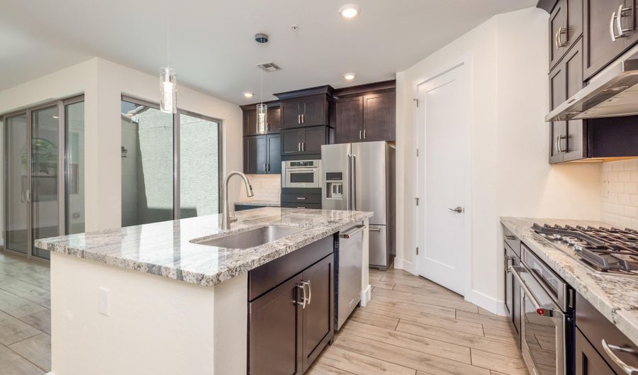 3855 S MCQUEEN Rd 39, Chandler, AZ 85286 - 3 Beds, 3 Bath