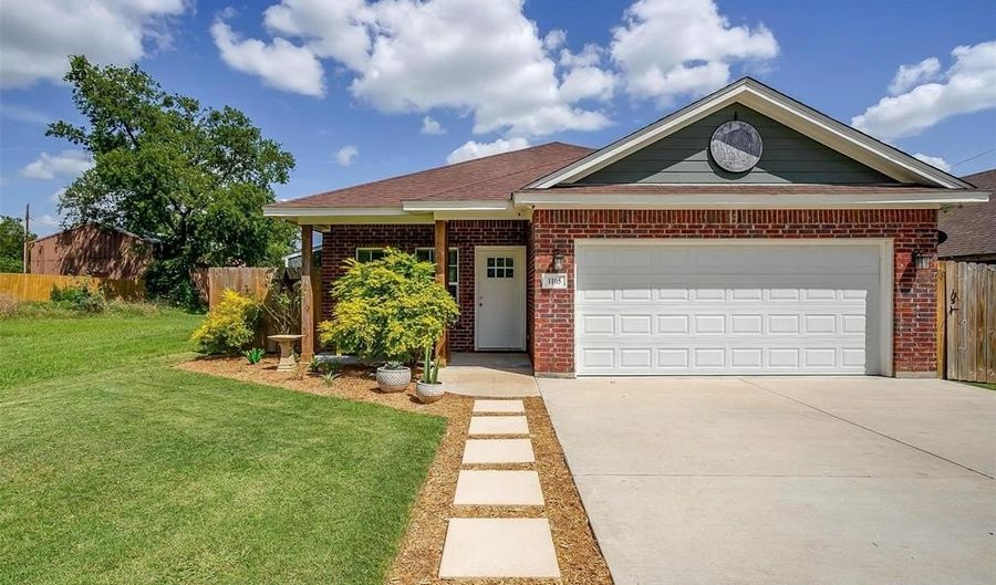 1105 S Fannin St, Alvarado, TX 76009 - 3 Beds, 2 Bath