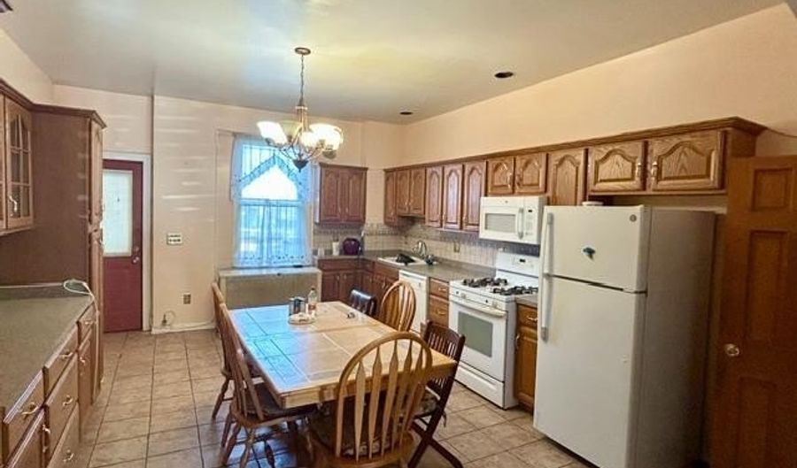 22 S HIGHLAND Ave, Baltimore, MD 21224 - 3 Beds, 2 Bath