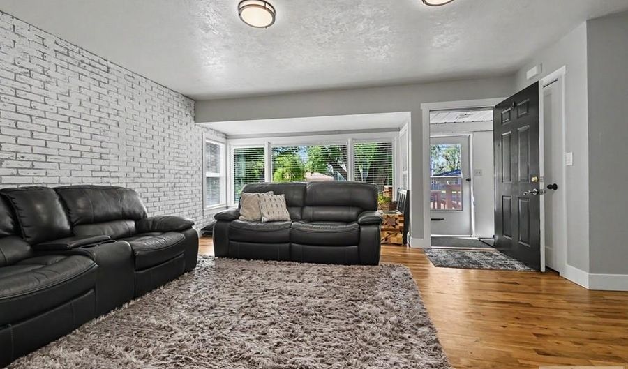 690 E 800 N, Basalt, ID 83218 - 3 Beds, 1 Bath