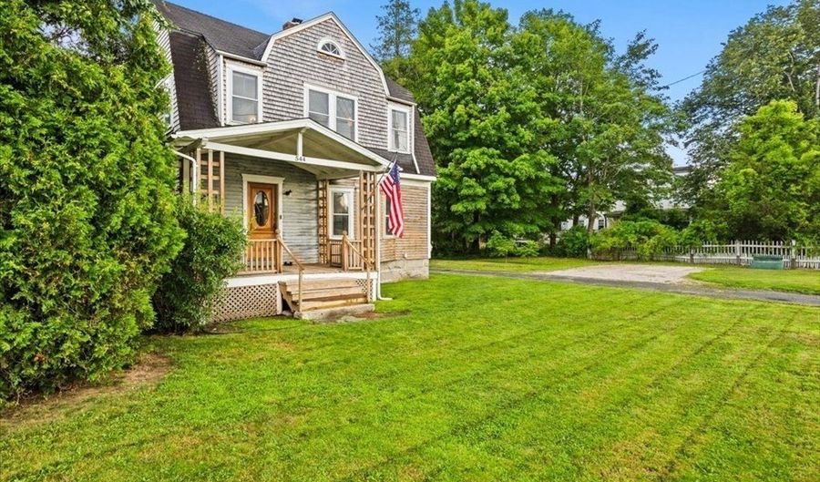 544 Main St, Acushnet, MA 02743 - 4 Beds, 1 Bath
