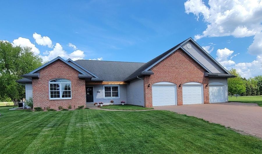 635 LAURISA Ln, Antigo, WI 54409 - 3 Beds, 3 Bath