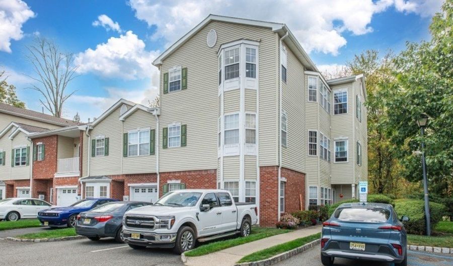 26 Windsor Dr 26, Bayonne, NJ 07035 - 2 Beds, 2 Bath