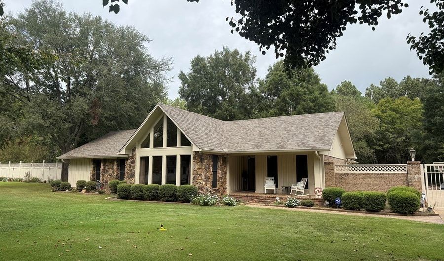 113 Woodson St, Bruce, MS 38915 - 4 Beds, 3 Bath