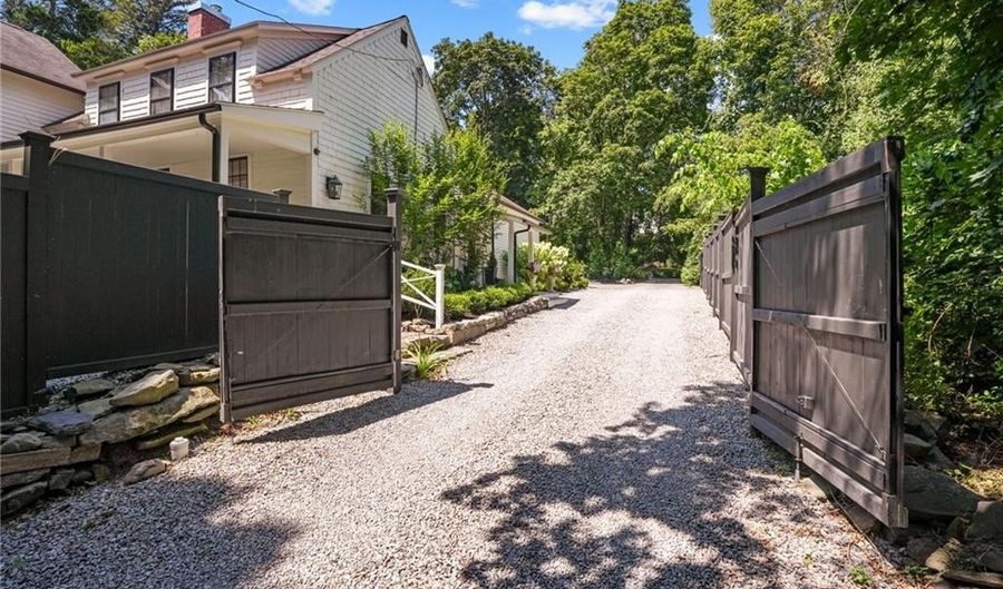 8061 Post Rd, North Kingstown, RI 02852 - 5 Beds, 4 Bath