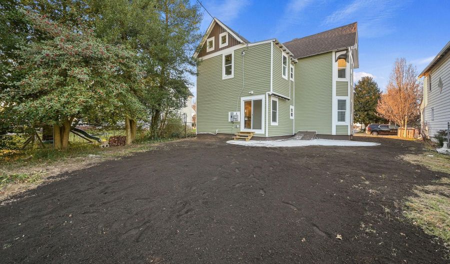 410 WEST St, Clayton, DE 19938 - 4 Beds, 3 Bath