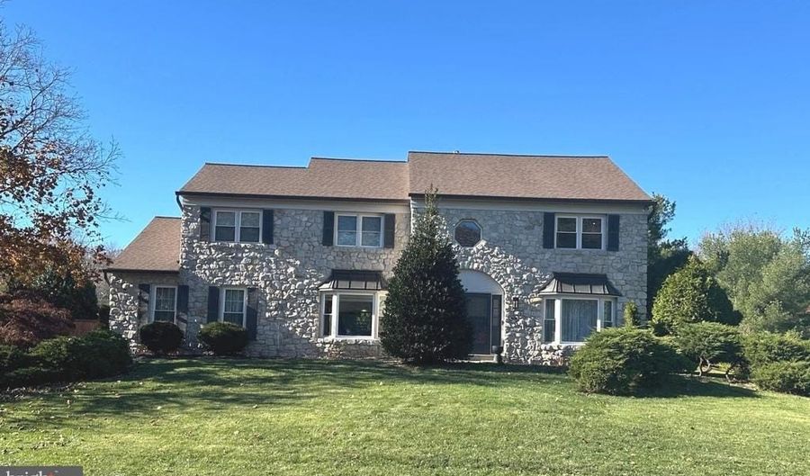 10 BETH Dr, Ambler, PA 19002 - 4 Beds, 4 Bath