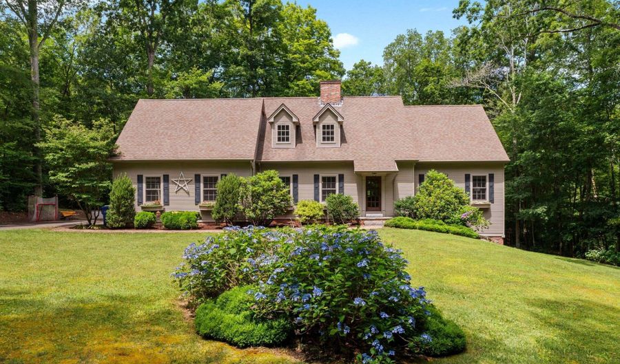 28 Hoop Pole Hill Rd, Chester, CT 06412 - 4 Beds, 4 Bath
