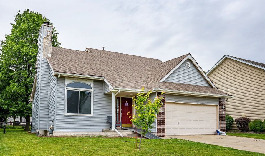 1212 8th Ave SE, Altoona, IA 50009 - 4 Beds, 3 Bath