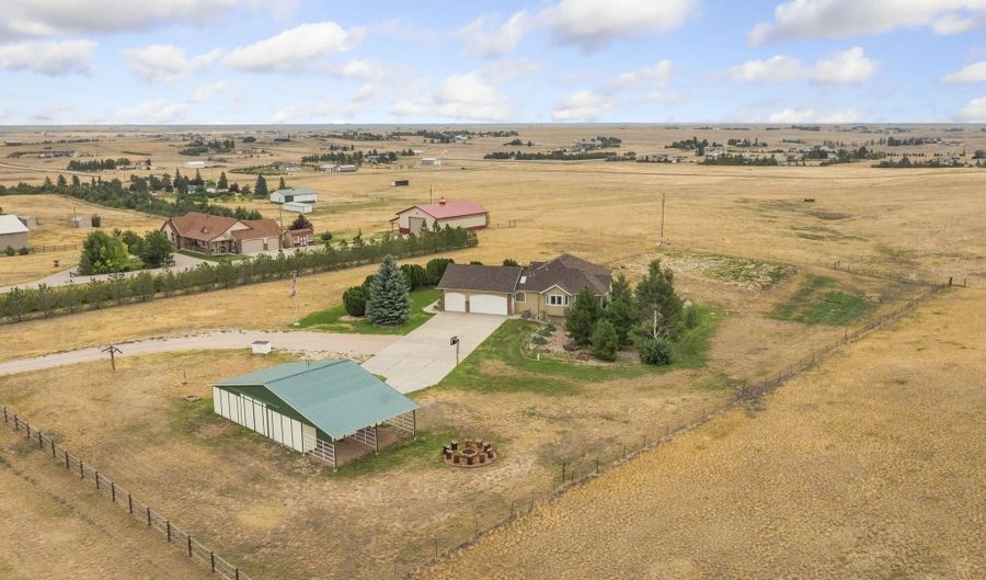 10423 BEARTOOTH Dr, Cheyenne, WY 82009 - 5 Beds, 3 Bath