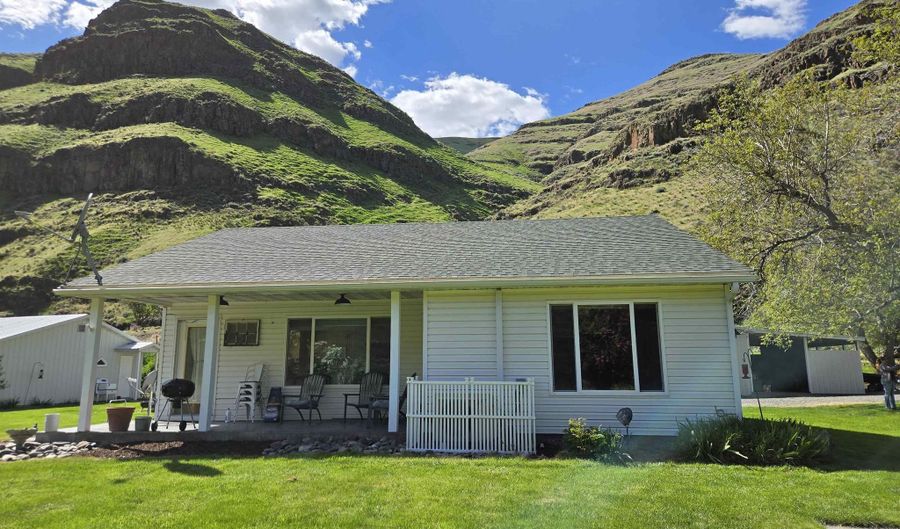 17082 Snake River Rd, Asotin, WA 99402 - 2 Beds, 1 Bath