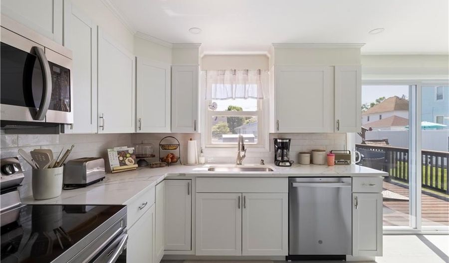 141 Woodward Ave, East Providence, RI 02914 - 3 Beds, 2 Bath