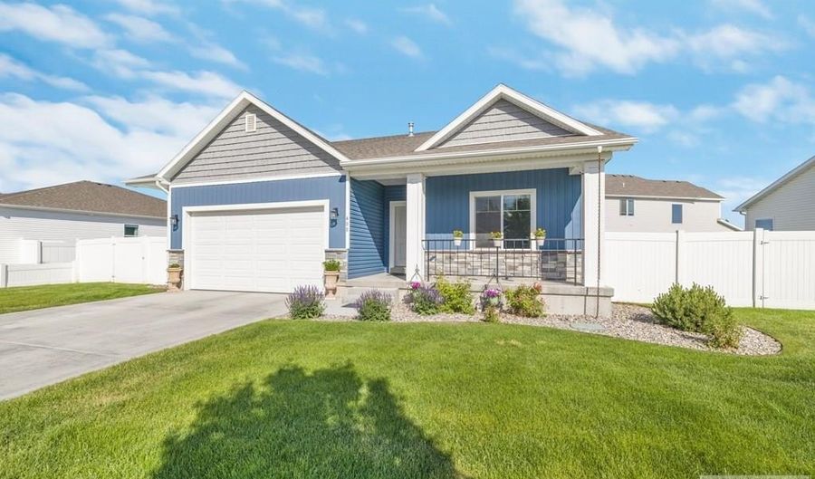 408 N Curlew Dr, Ammon, ID 83401 - 4 Beds, 3 Bath