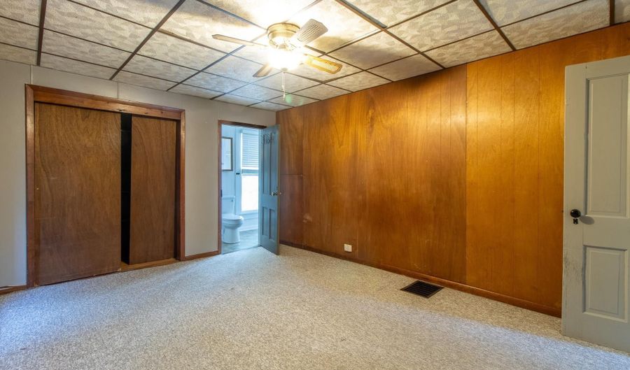 407 W MARTIN St, Abingdon, IL 61410 - 3 Beds, 2 Bath