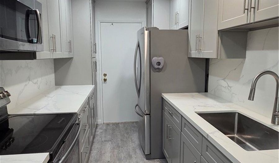5400 Lindley Ave 105, Encino, CA 91316 - 2 Beds, 2 Bath