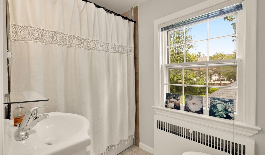 5135 MASSACHUSETTS Ave, Bethesda, MD 20816 - 4 Beds, 4 Bath