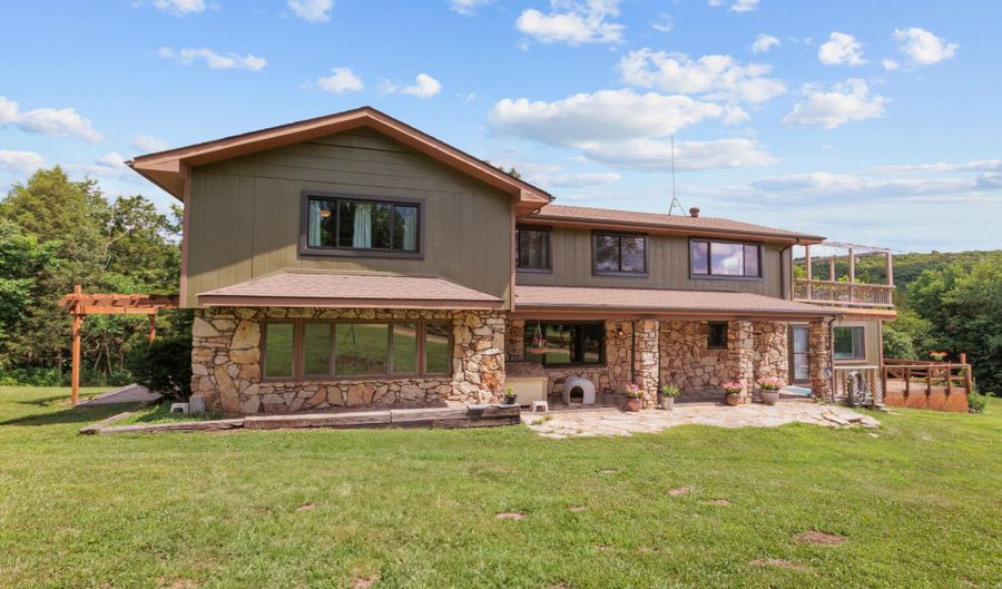 10463 Farm Road 1182, Aurora, MO 65605 - 4 Beds, 3 Bath