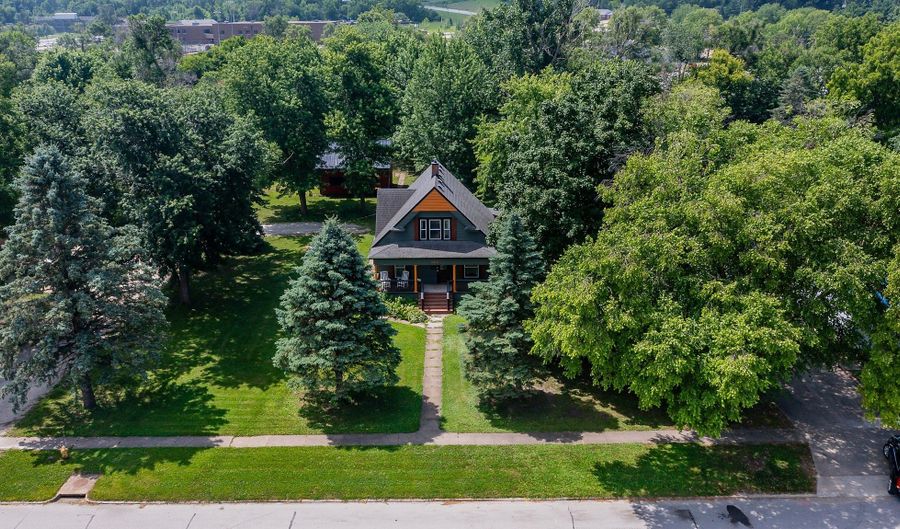 605 Cottage St, Adel, IA 50003 - 3 Beds, 2 Bath