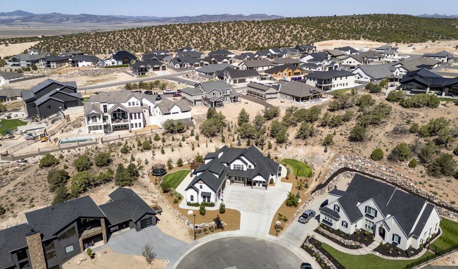 2928 W Rock Ridge Cir, Cedar City, UT 84720 - 6 Beds, 4 Bath