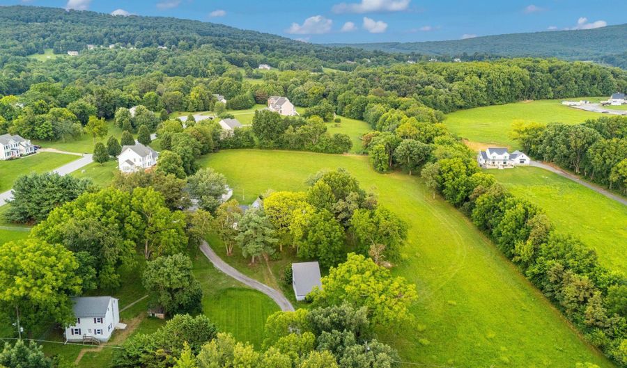 5947 APPLETOWN Rd, Boonsboro, MD 21713 - 4 Beds, 3 Bath