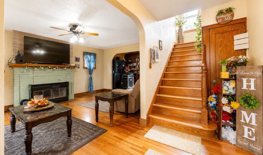 902 4th Ave SW, Austin, MN 55912 - 4 Beds, 2 Bath