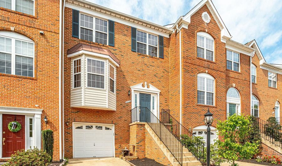 43709 CLEMENS Ter, Ashburn, VA 20147 - 3 Beds, 3 Bath