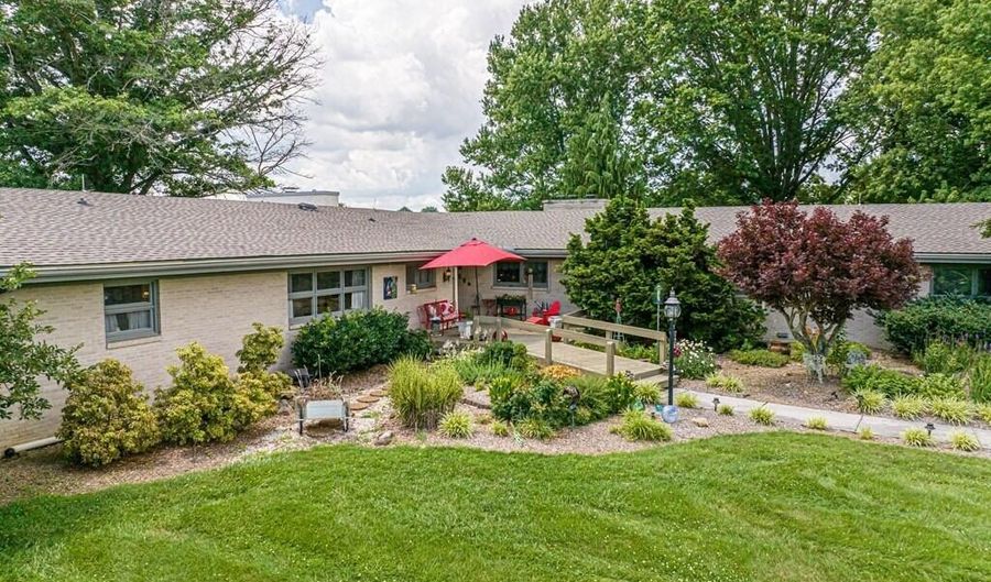 25449 Lee Hwy, Abingdon, VA 24211 - 4 Beds, 4 Bath