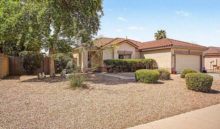 2073 E HAWKEN Way, Chandler, AZ 85286 - 3 Beds, 2 Bath