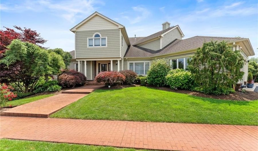 27 Eagle Dr, North Kingstown, RI 02852 - 3 Beds, 4 Bath